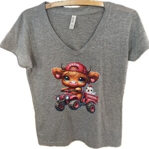 Grey Farm Girl ladies large adorable cow and chicken  T-Shirt